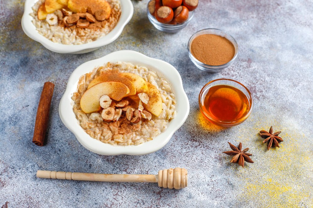 Nutrient-Packed Honey Oats Breakfast Bowl: A Healthy Start to Your Day"